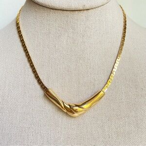 Napier dainty curved bar necklace with flat chain in goldtone metal VINTAGE